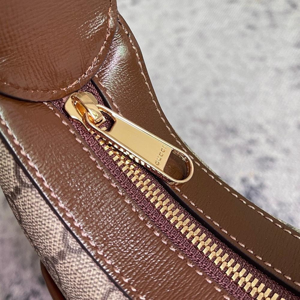 Modern Italian-Inspired Shoulder Bag 22x12.5x5cm
