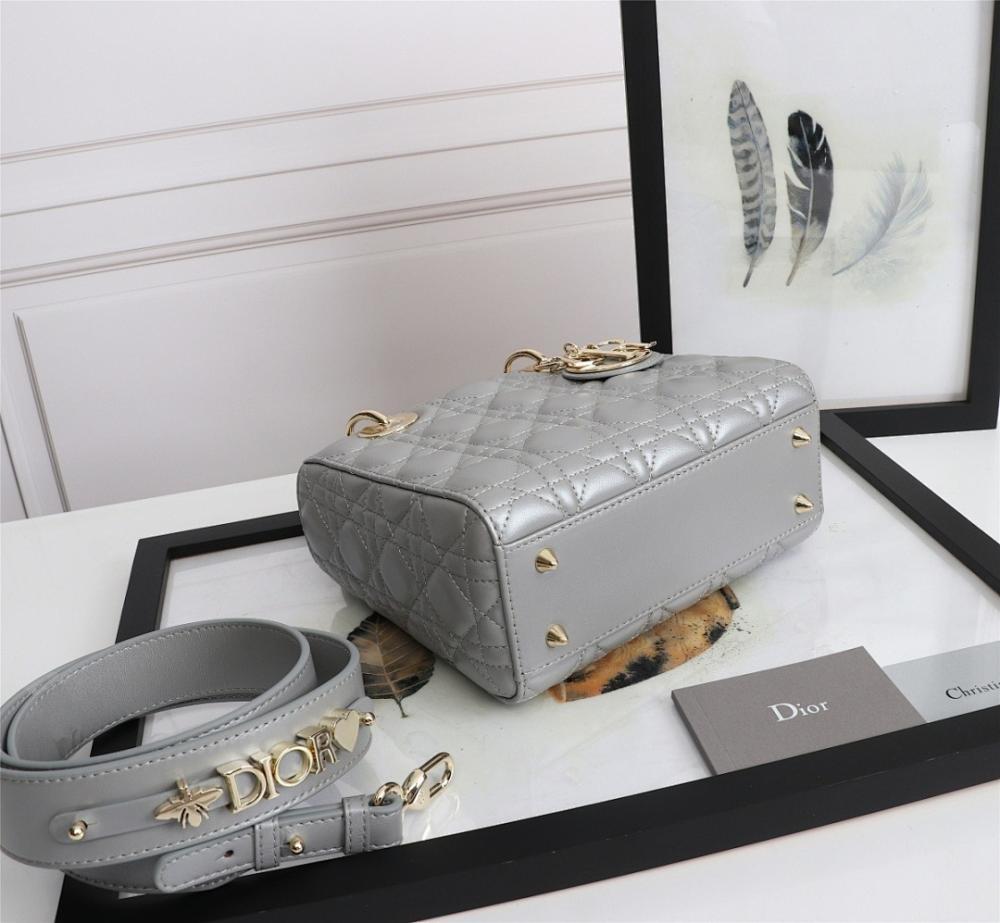 Modern Luxury Gold Leather Shoulder Bag 20x16.5x8cm