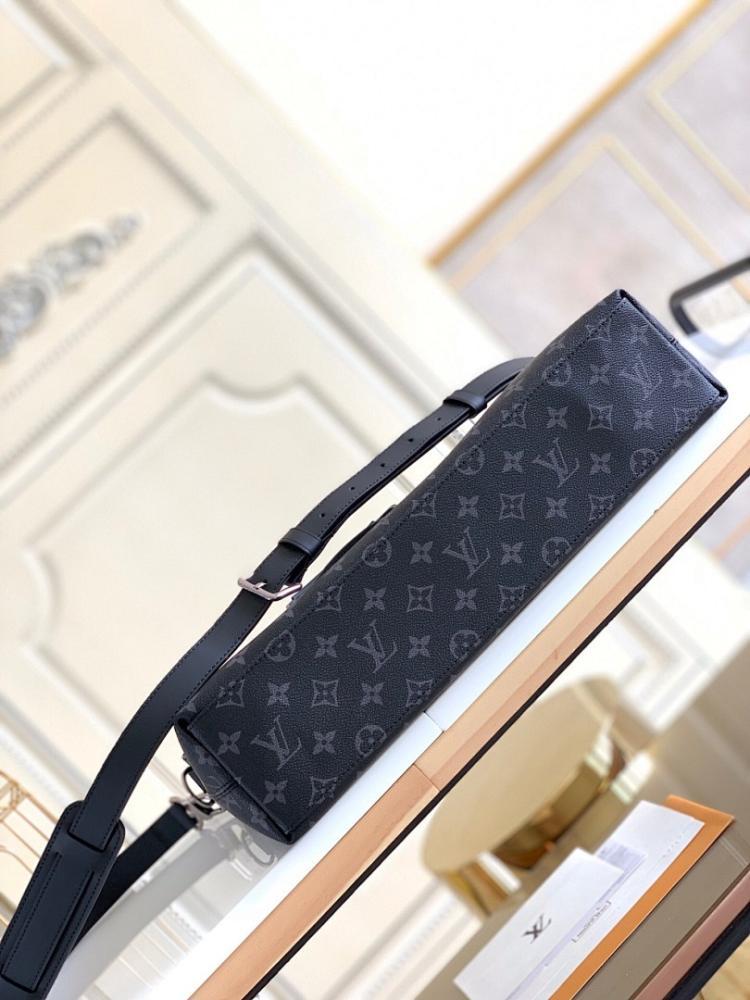 Stylish Silver Shoulder Bag