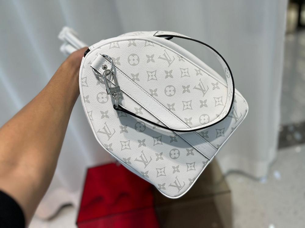Classic Leather Shoulder Bag