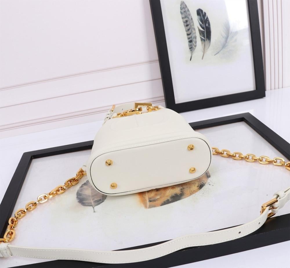 Elegant Leather Bucket Bag
