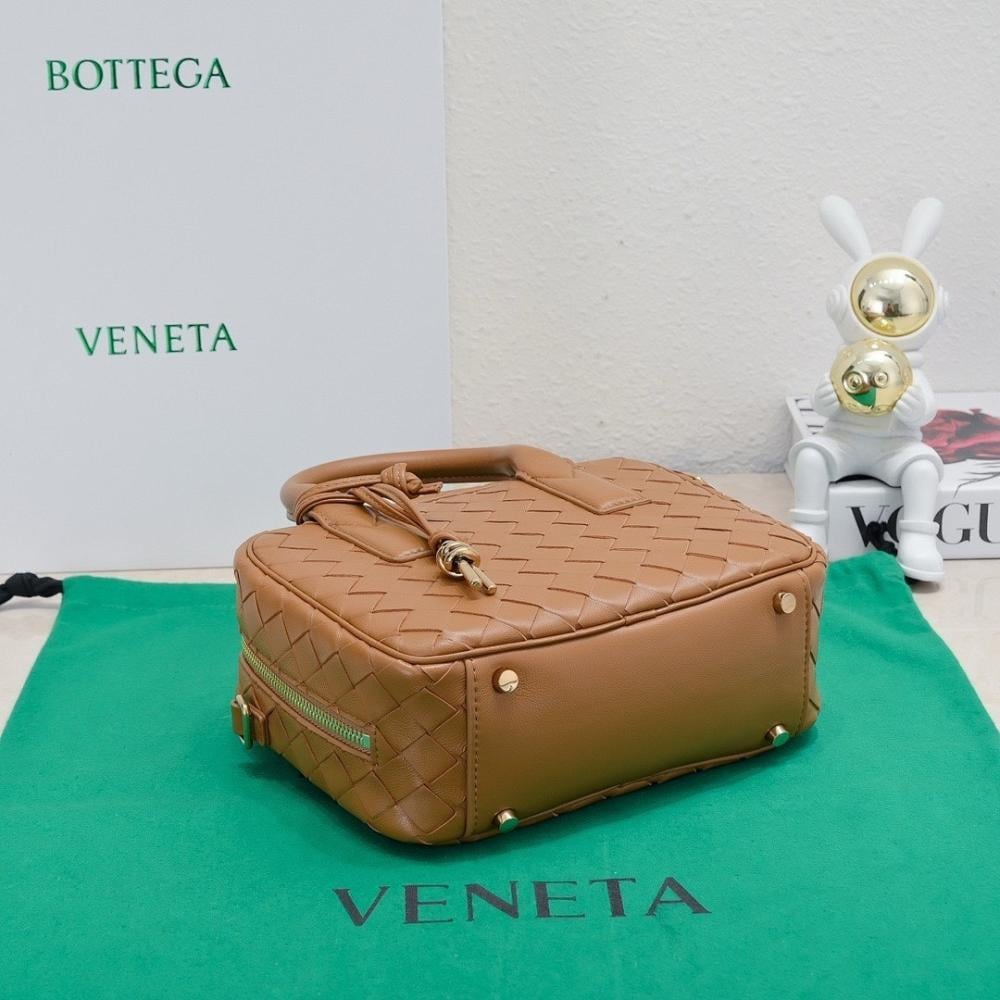 Elegant Top Handle Bag 23.5x17x9cm