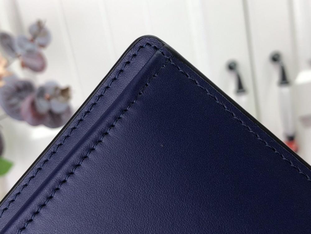 Elegant Wallet Style 788020736