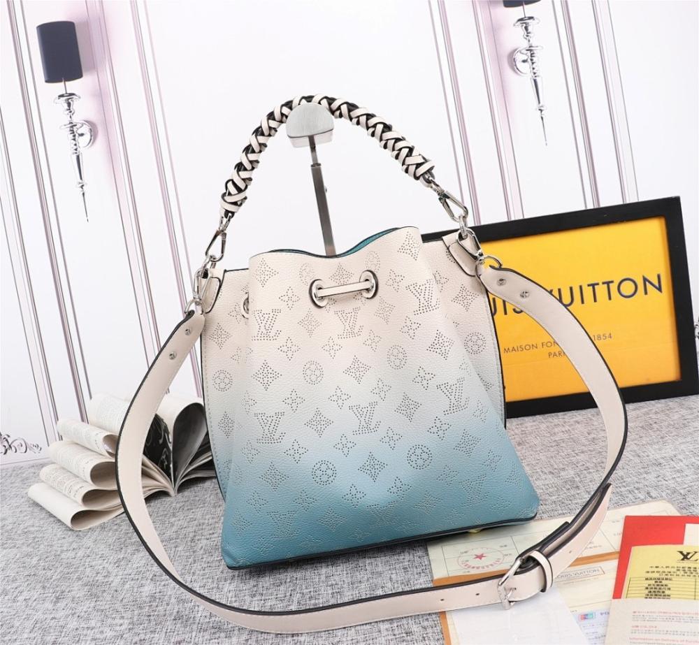 Stylish Woven Calfskin Bucket Bag