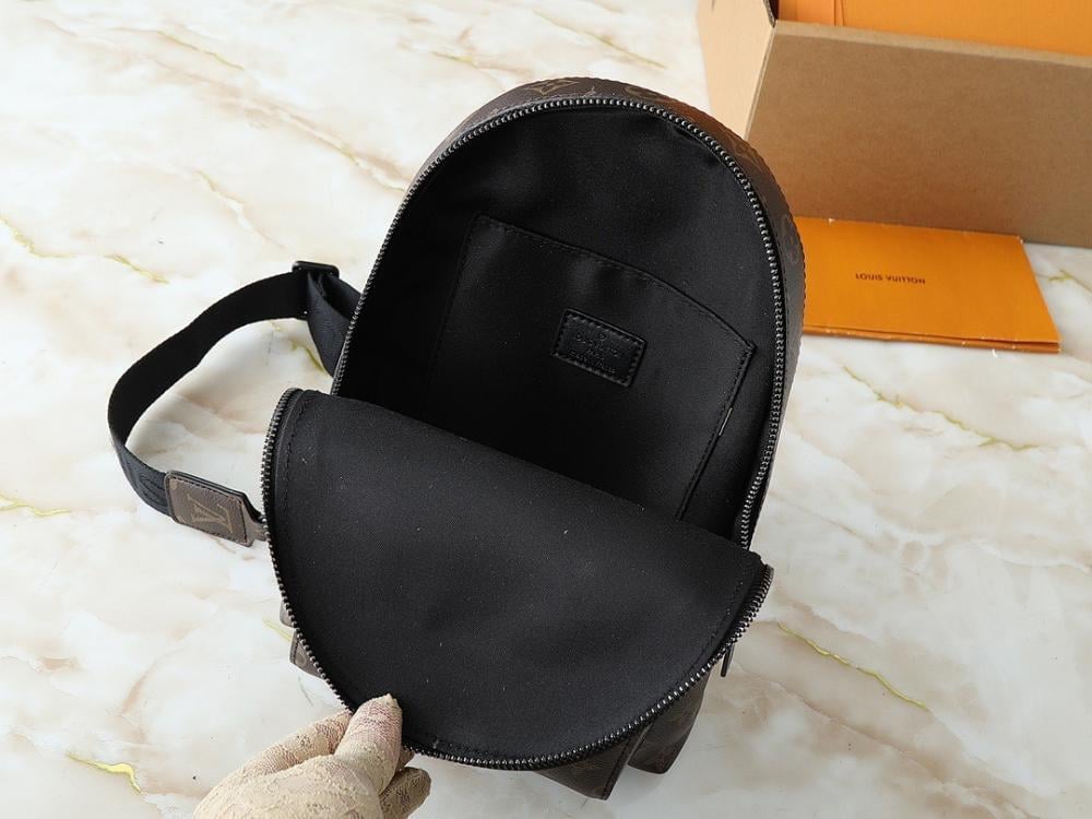 Italian-Inspired Elegant Shoulder Bag 20x30x4cm