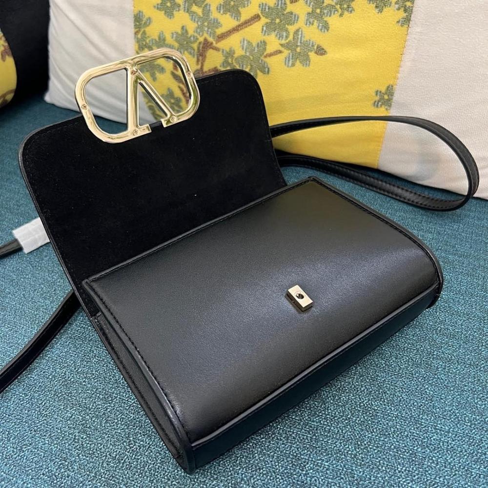 Modern Leather Shoulder Bag