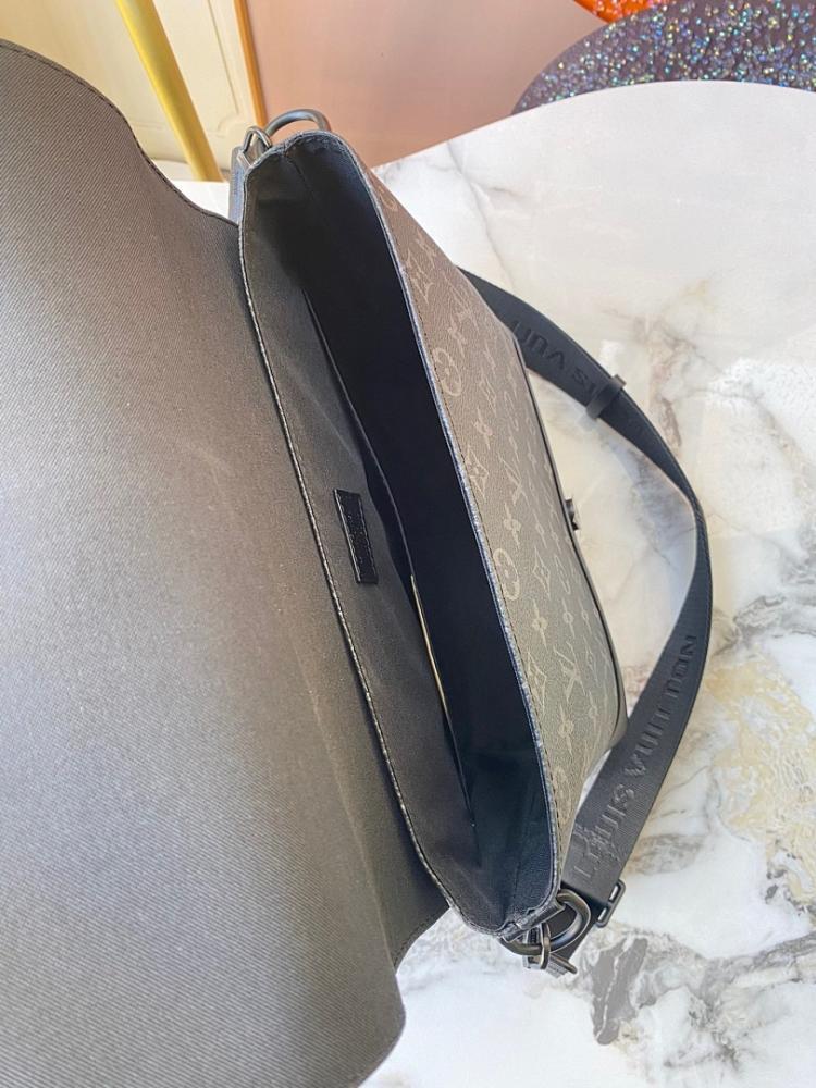 Elegant Leather Shoulder Bag 36x23x11cm
