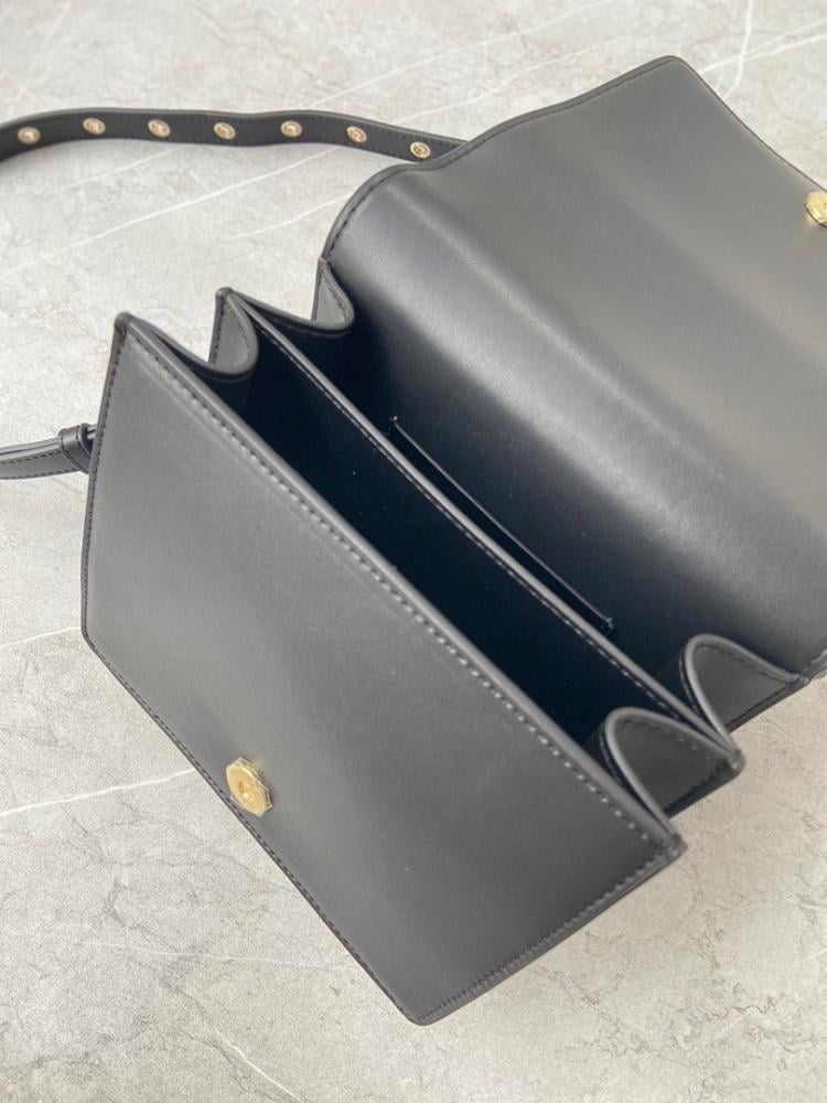 Italian-Inspired Elegant Calfskin Shoulder Bag 18x16x8cm
