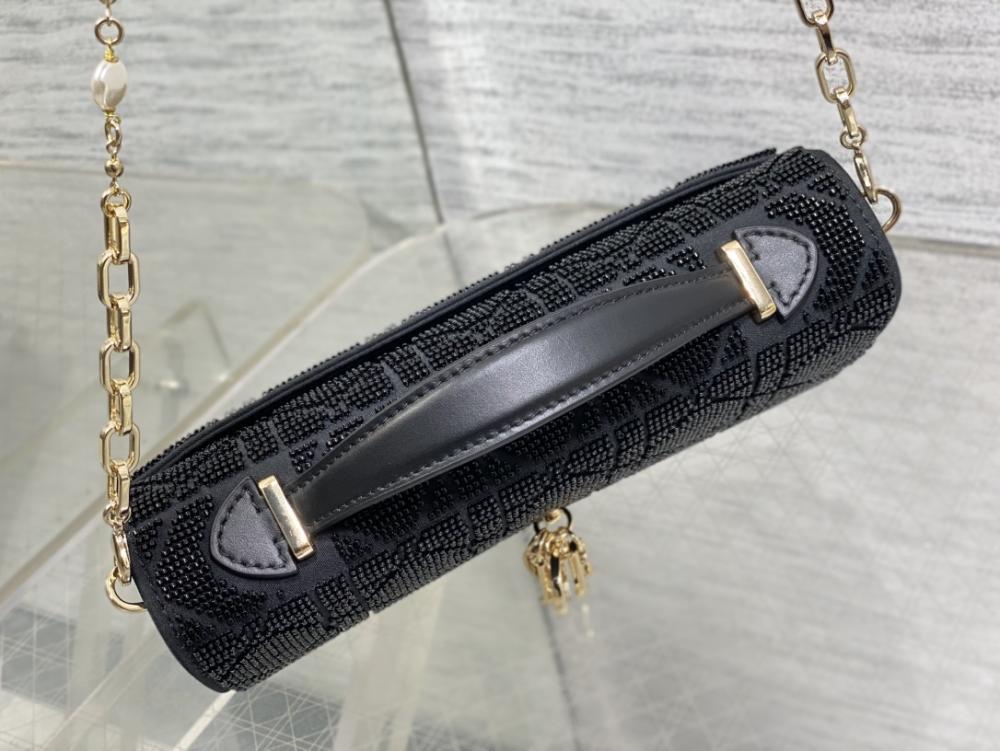 Wallet Style 472739487