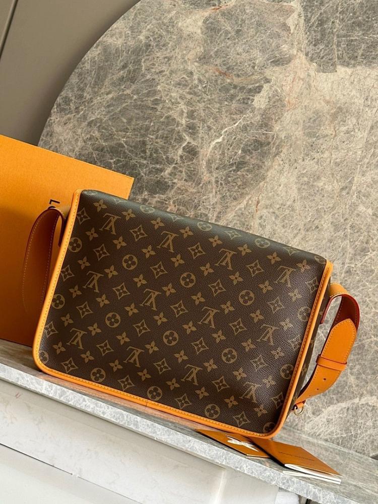 Alma Quilted Leather Shoulder Bag 35.5x24x12cm