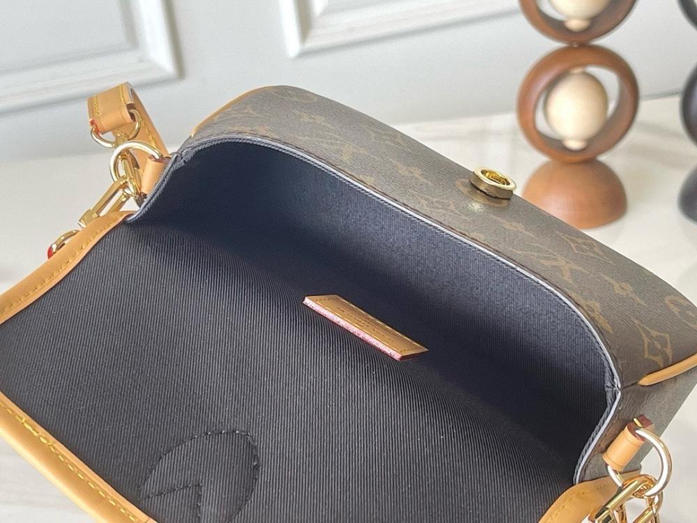 Stylish Leather Crossbody Bag 19x10.5x6cm