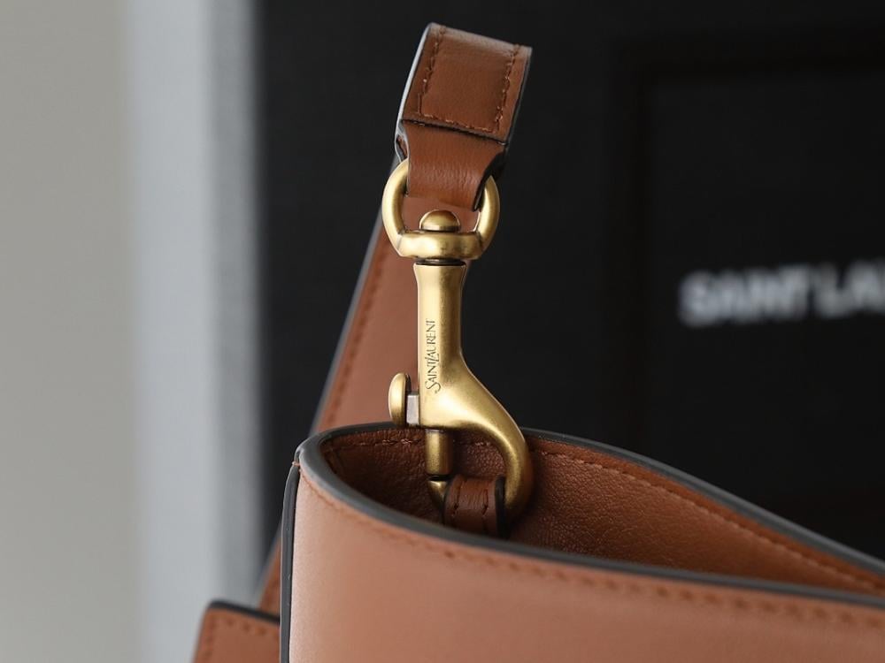 Luxury Stylish Leather Travel Bag 23x30x8.5cm