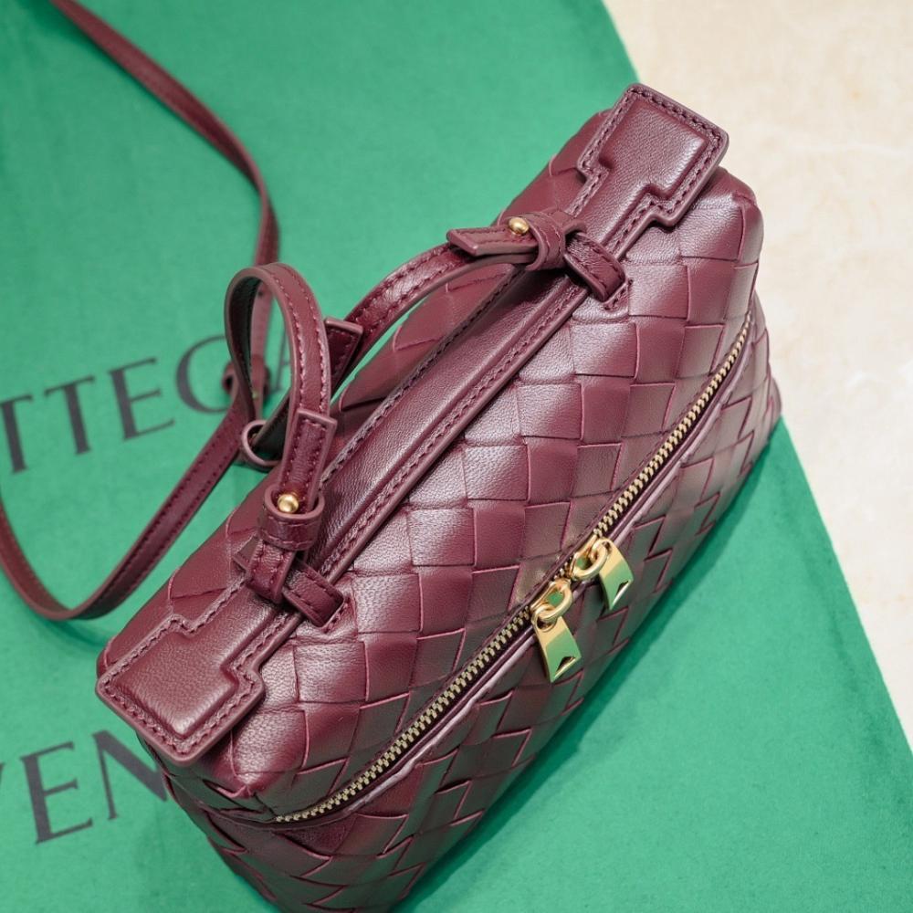 Classic Modern Woven Bag 22x12.5x5cm
