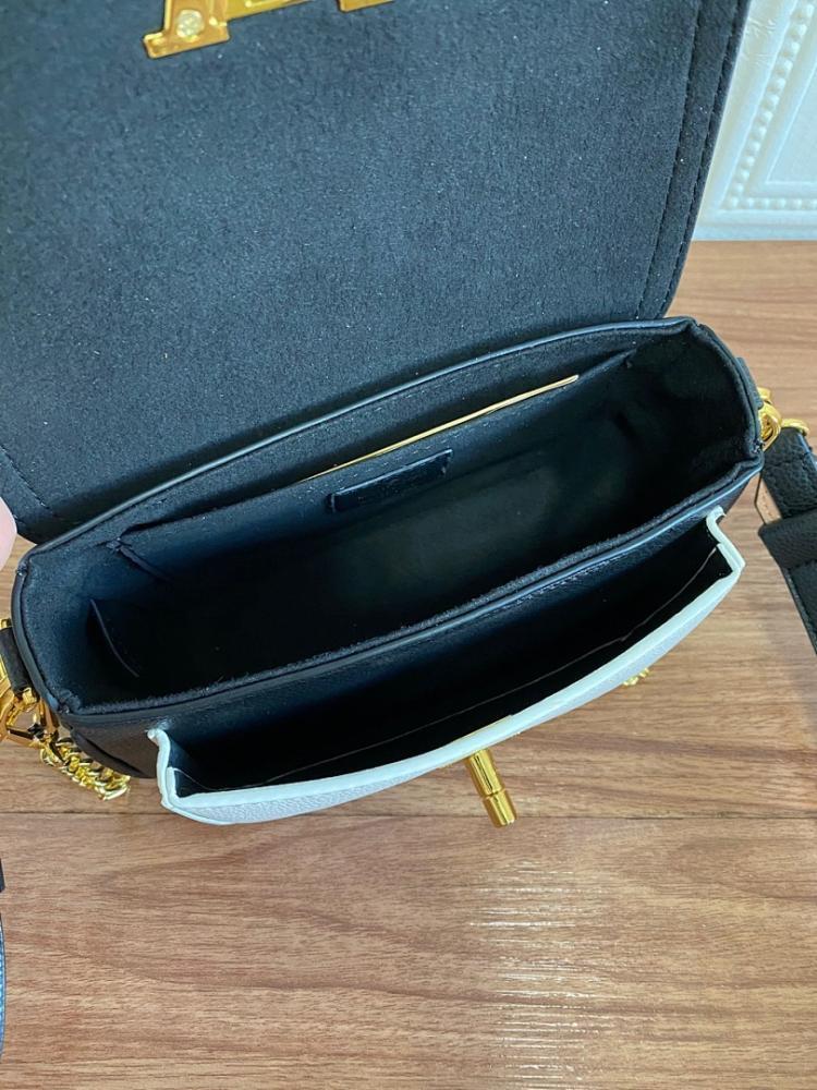 Elegant Stylish Calfskin Shoulder Bag 19x13x8cm