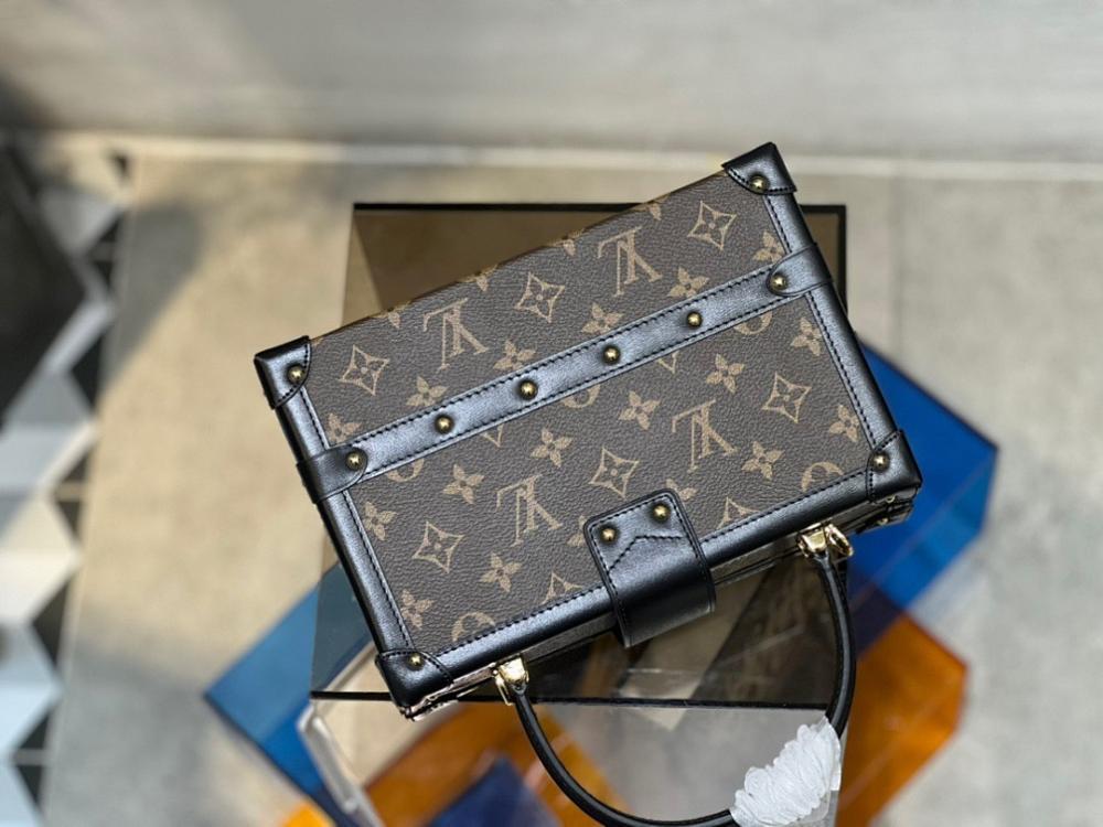 Modern Italian-Inspired Leather Top Handle Bag 24x16x13cm