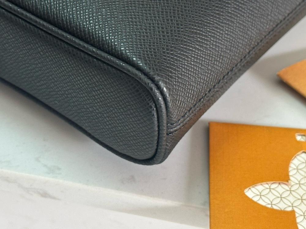 Stylish Premium Leather Shoulder Bag 21x25x4cm