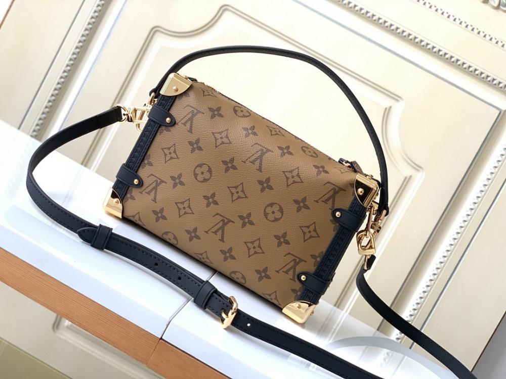 Stylish Refined Leather Crossbody Bag 21x14x6cm