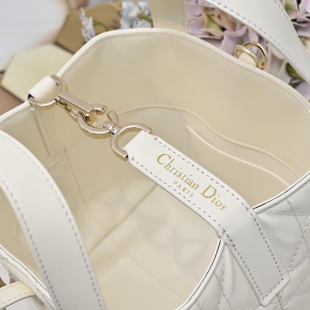 Alma Calfskin Shoulder Bag 12x16x18cm