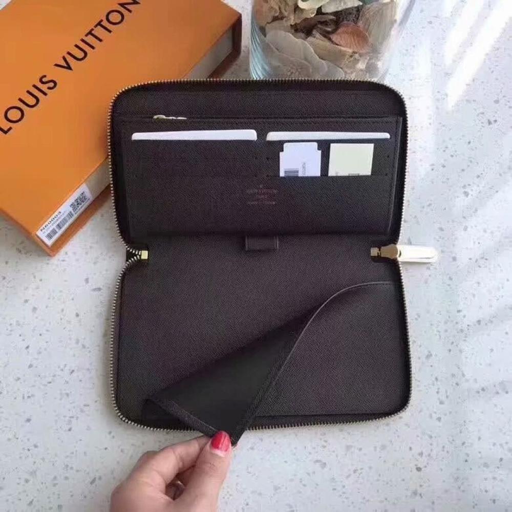 Stylish Calfskin Wallet
