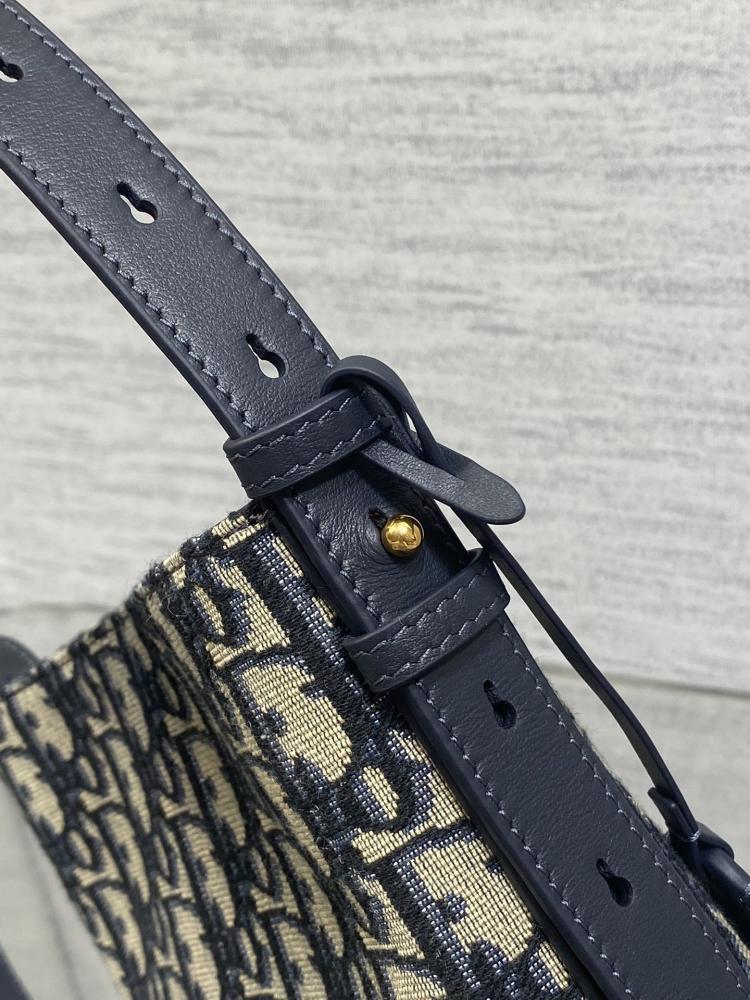 Luxury Top Handle Bag Style 58064779