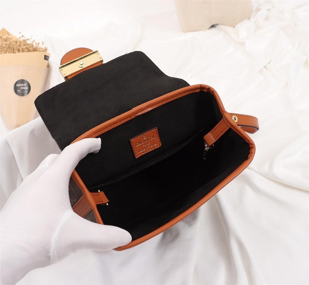 Elegant Stylish Monogram Leather Bag 21x23x12cm