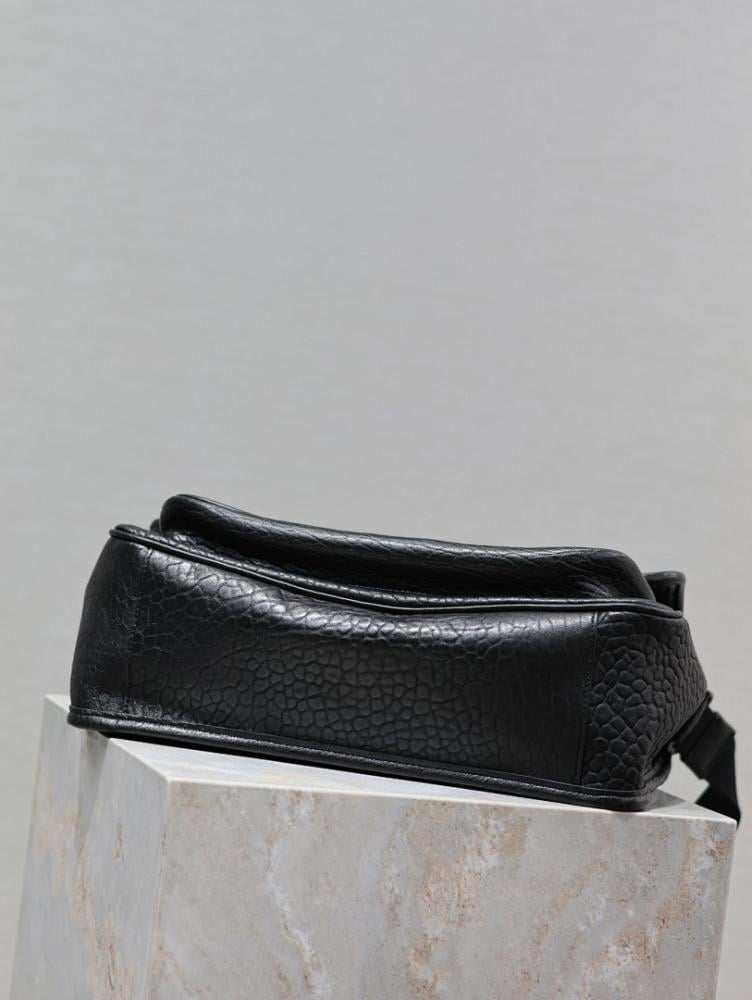 Modern Refined Lambskin Shoulder Bag Black