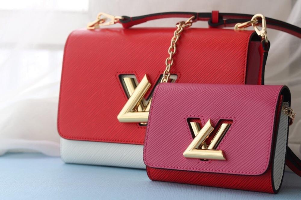 Twist Leather Shoulder Bag 23x18x8cm