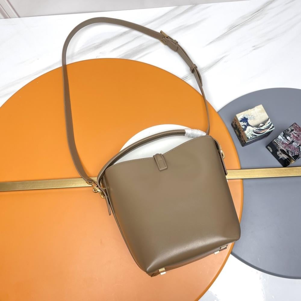 Calfskin Bucket Bag Style 1784164152