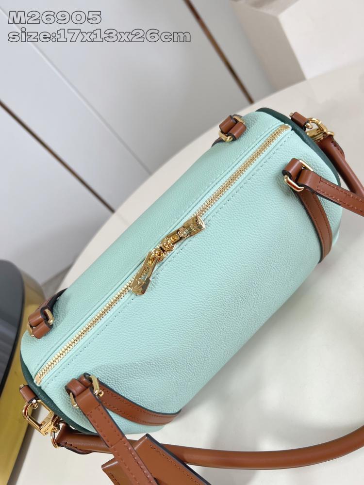 Classic Travel Bag Style 1069876972