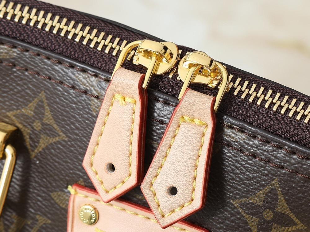 Classic Italian-Inspired Bag 38x25x5cm