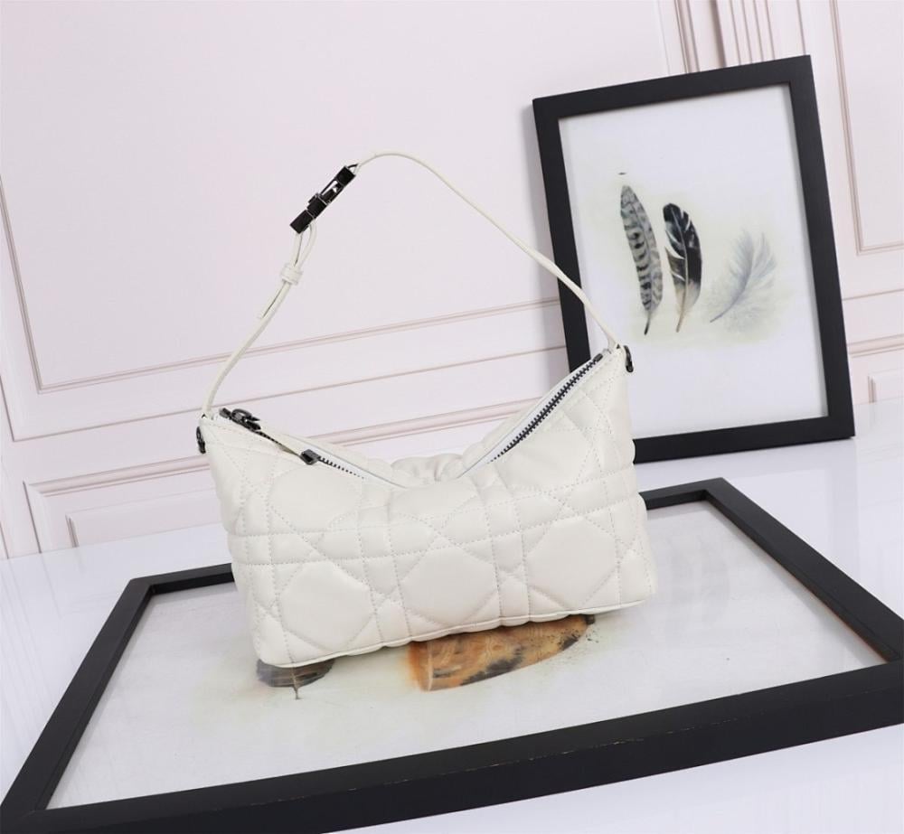 Luxury Refined Embroidered Shoulder Bag White 22x13x9.5cm