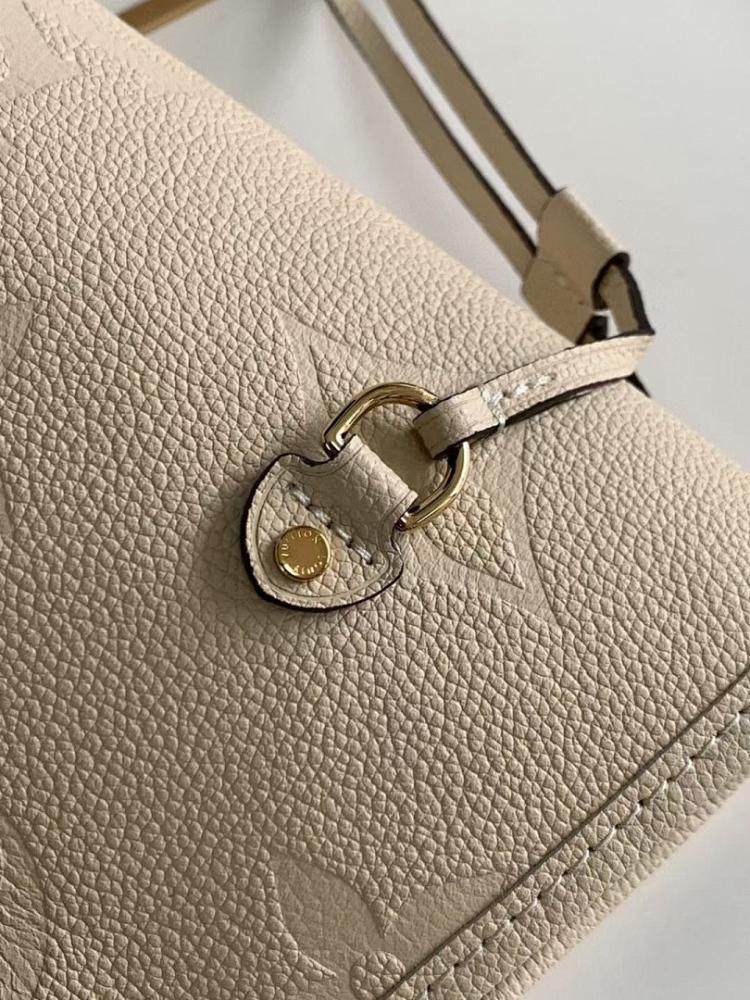 Elegant Refined Leather Top Handle Bag 32x29x17cm