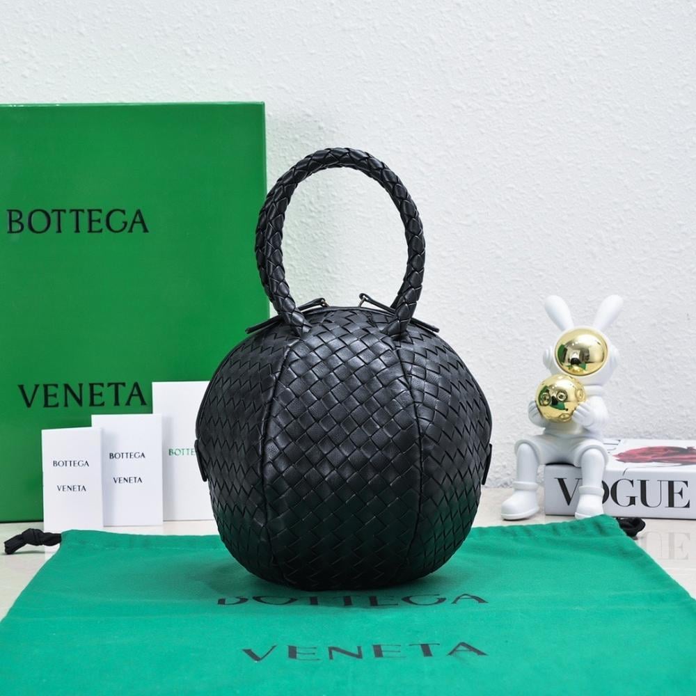 Stylish Refined Lambskin Shoulder Bag 22x22x22cm