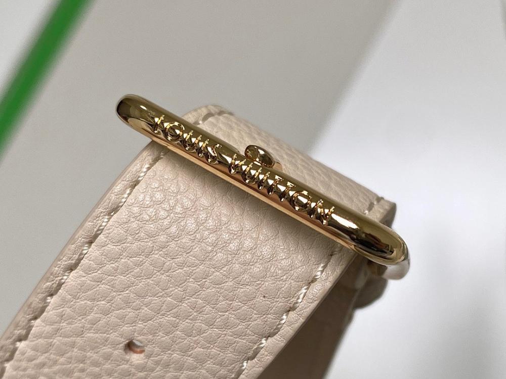Elegant Leather Shoulder Bag 24.5x19x10.5cm