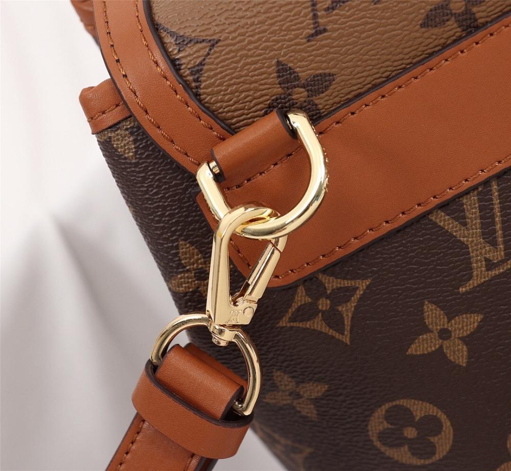 Elegant Stylish Monogram Leather Bag 21x23x12cm