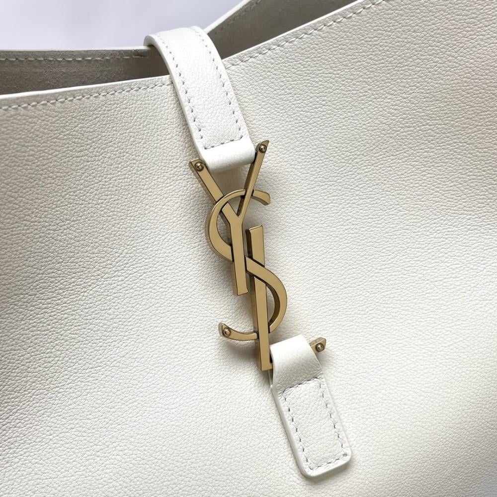 Leather Shoulder Bag Style 566203404
