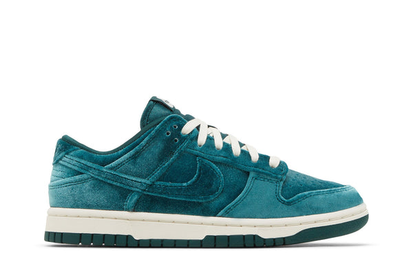 Wmns Dunk Low 'Green Velvet'