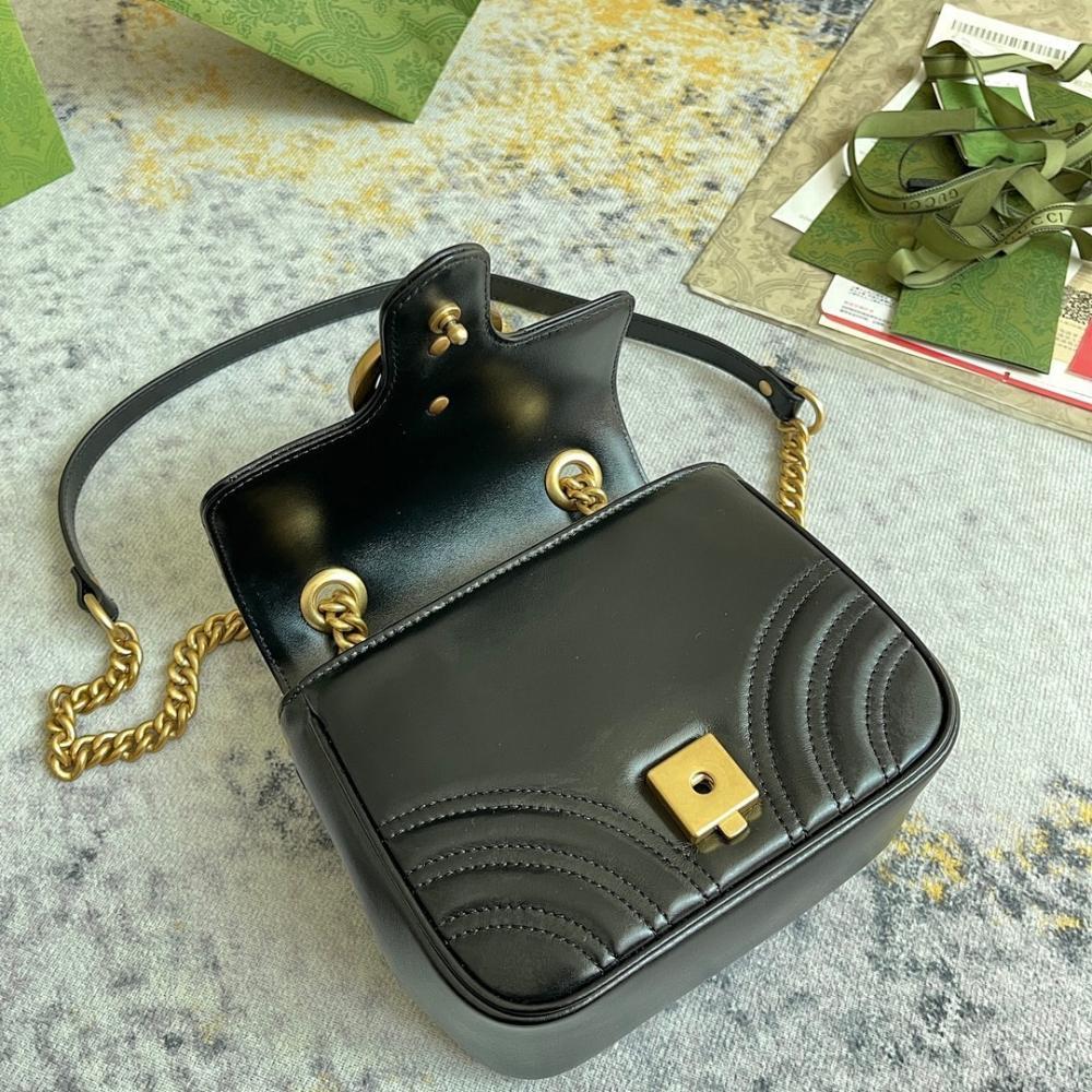 Modern Italian-Inspired Shoulder Bag 18x15x8cm