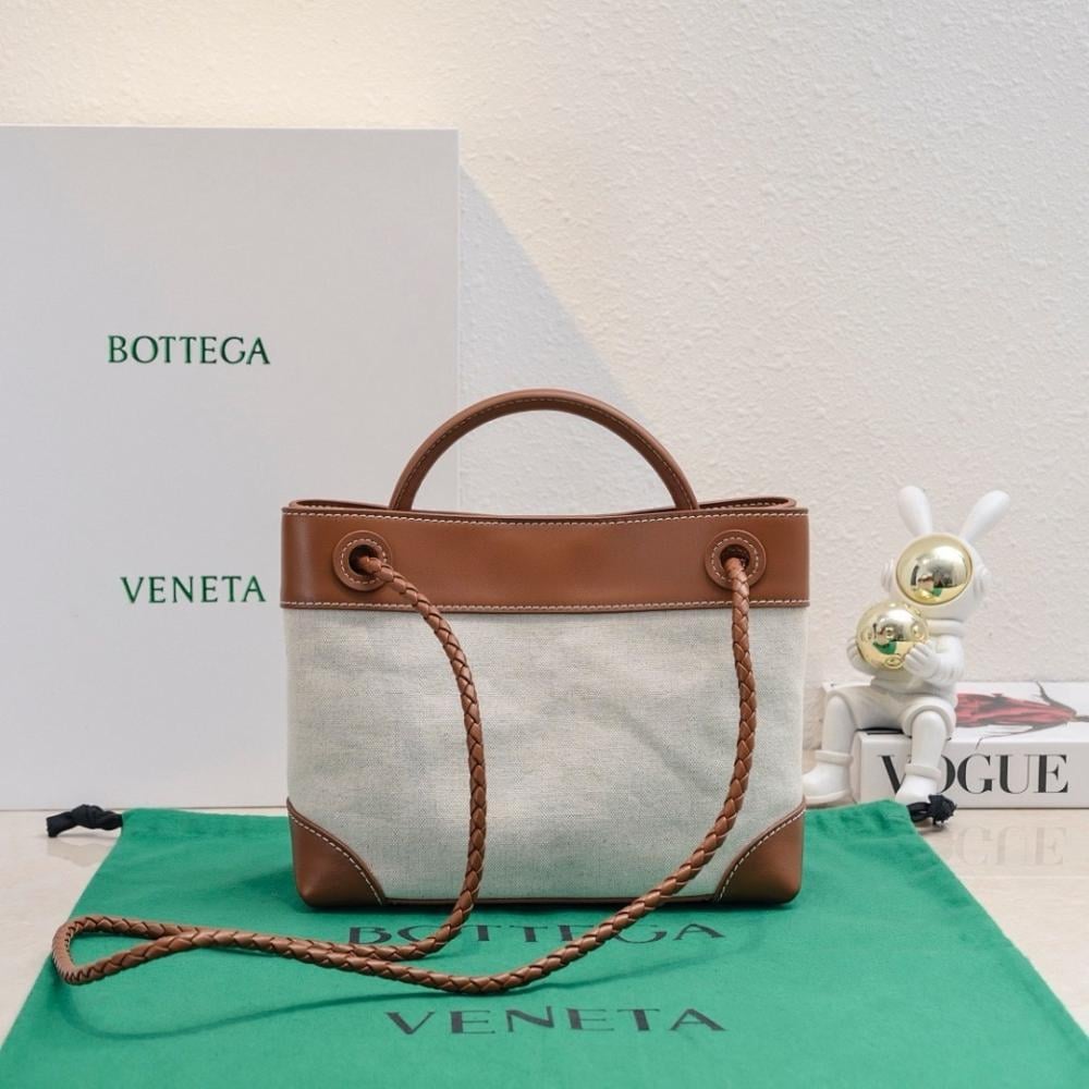 Modern Luxury Leather Top Handle Bag 25x22x10.5cm