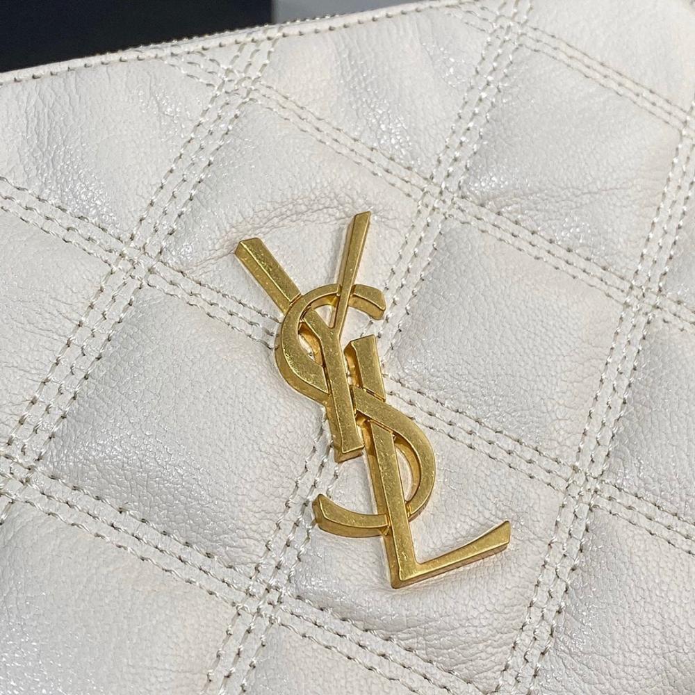 Modern Luxury Quilted Lambskin Bag 19x11x5cm