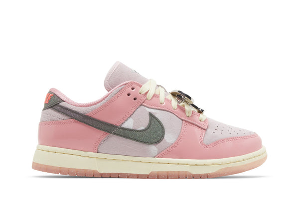 Wmns Dunk Low LX 'Barbie'