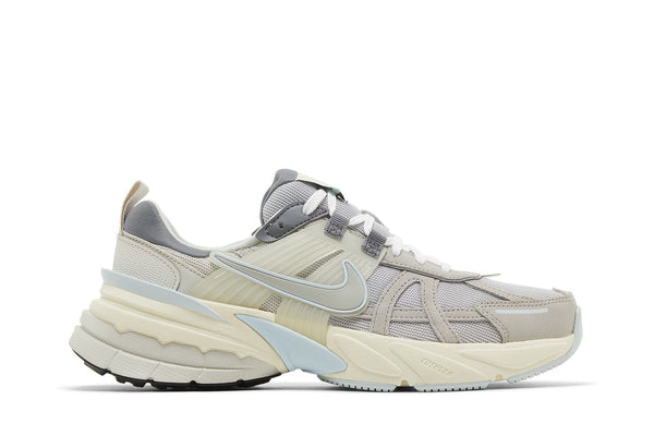 Wmns V2K Run 'Light Bone Iron Ore'