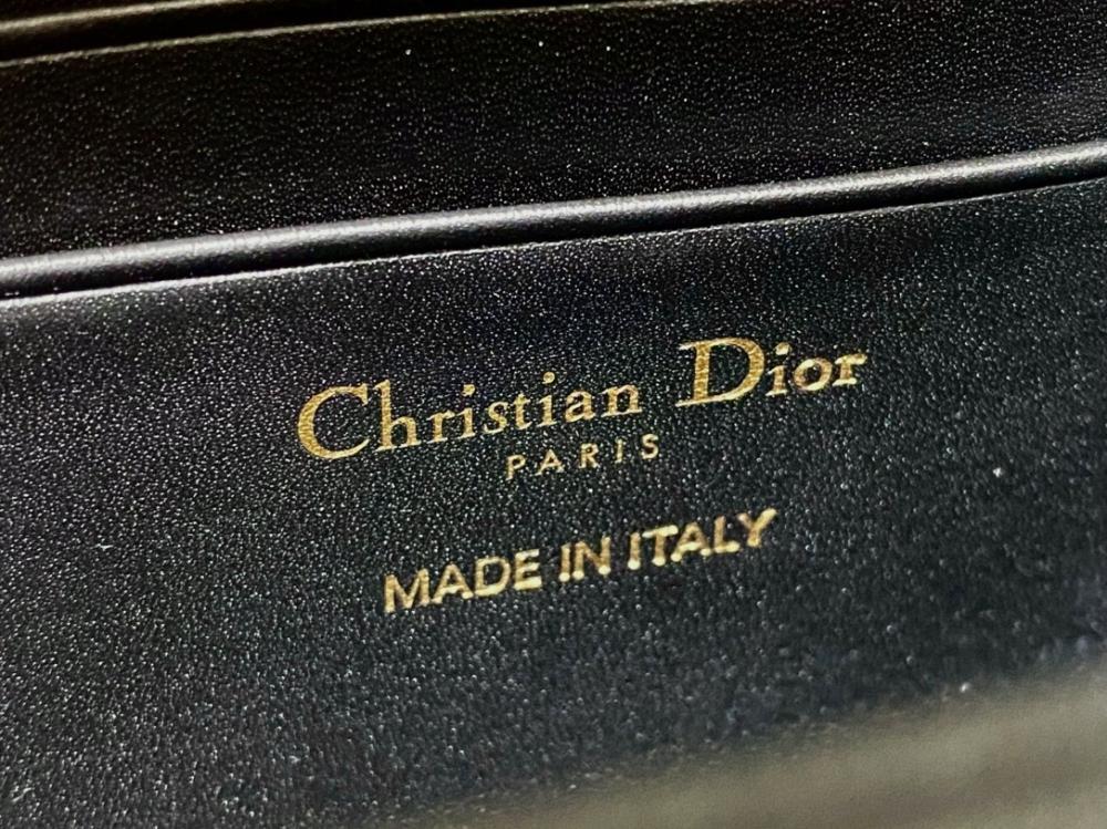 Wallet Style 472739487