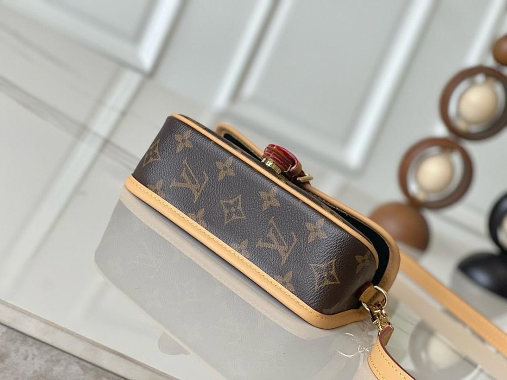 Stylish Leather Crossbody Bag 19x10.5x6cm