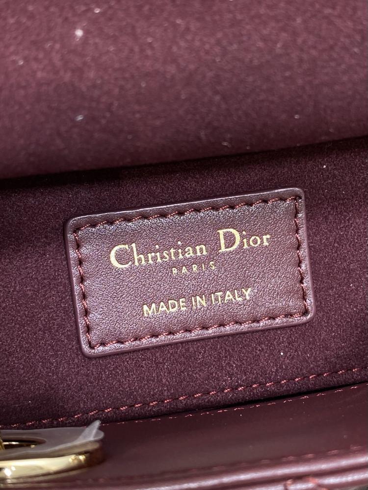 Classic Top Handle Bag Style 1090978328