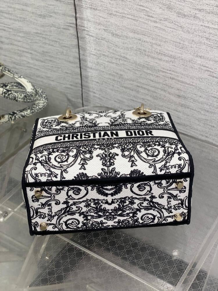 Embroidered Top Handle Bag Style 575701373