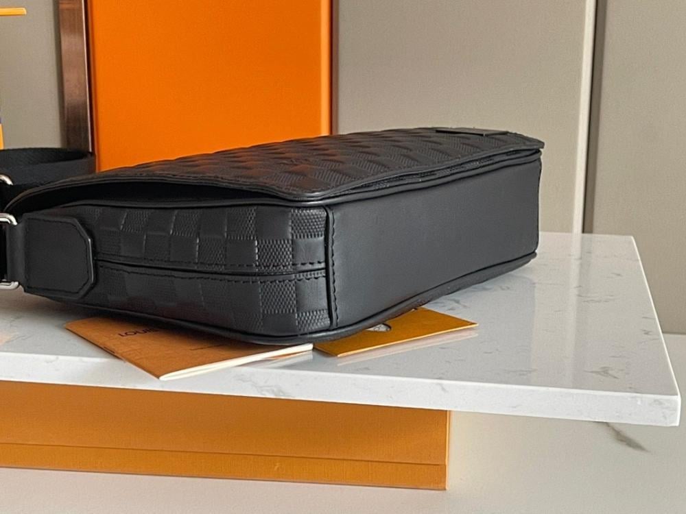Modern Luxury Leather Shoulder Bag 26x20x7cm