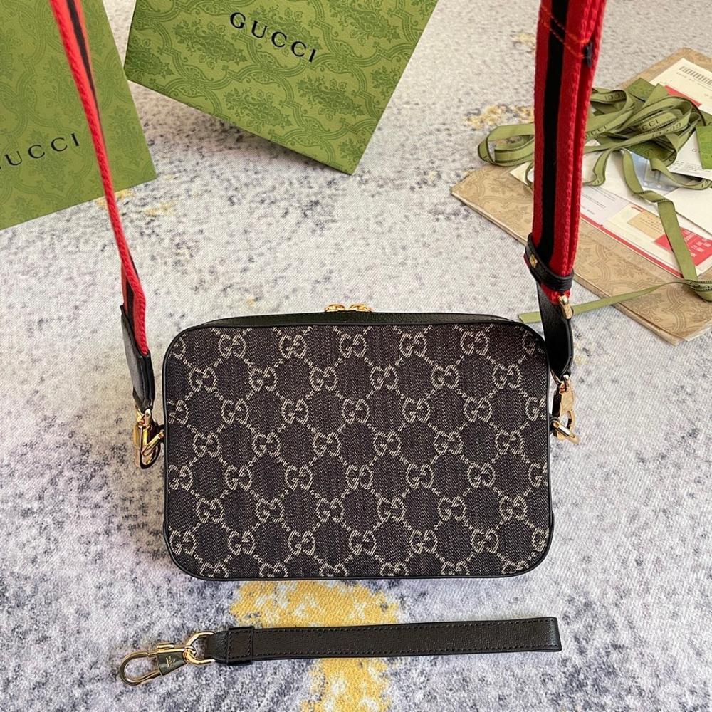 Classic Italian-Inspired Top Handle Bag 24x16x4.5cm