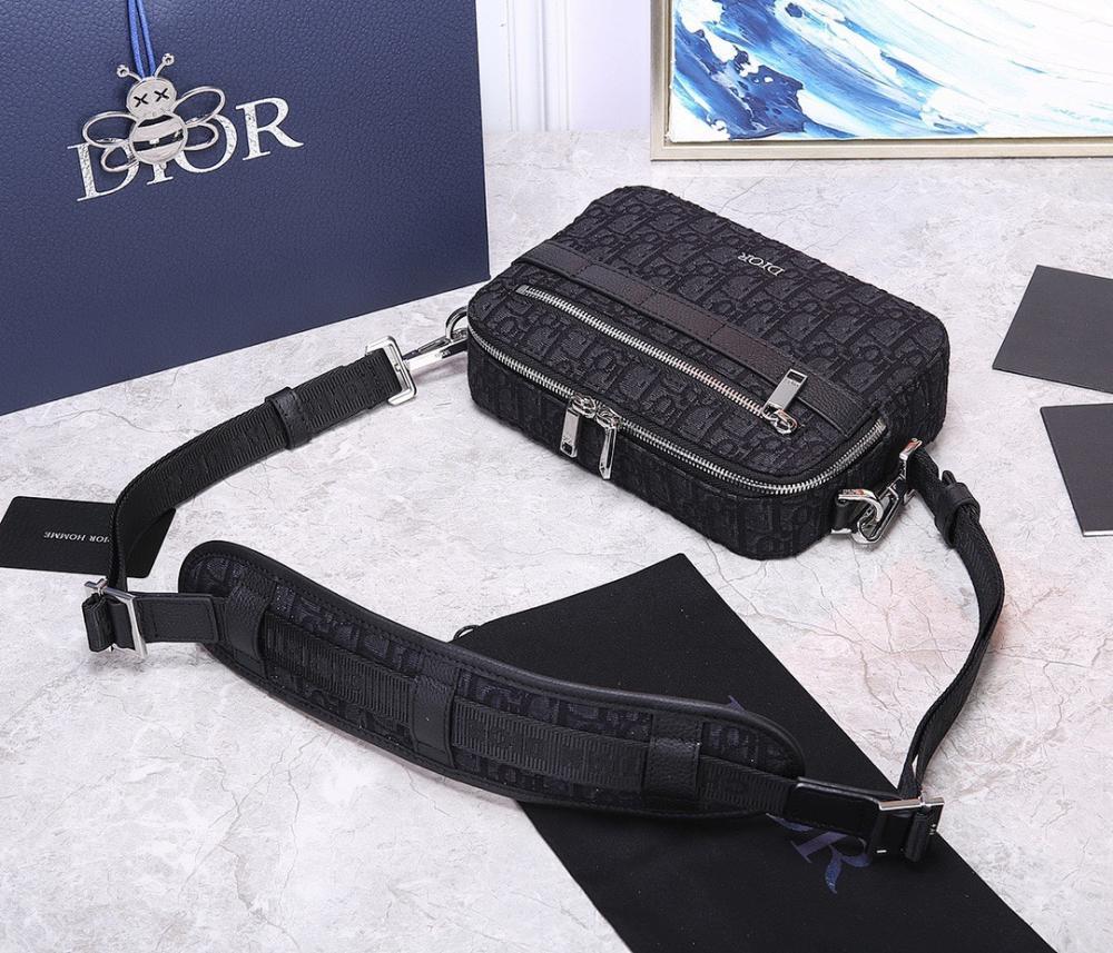 Modern Luxury Monogram Leather Top Handle Bag 22x15x5cm