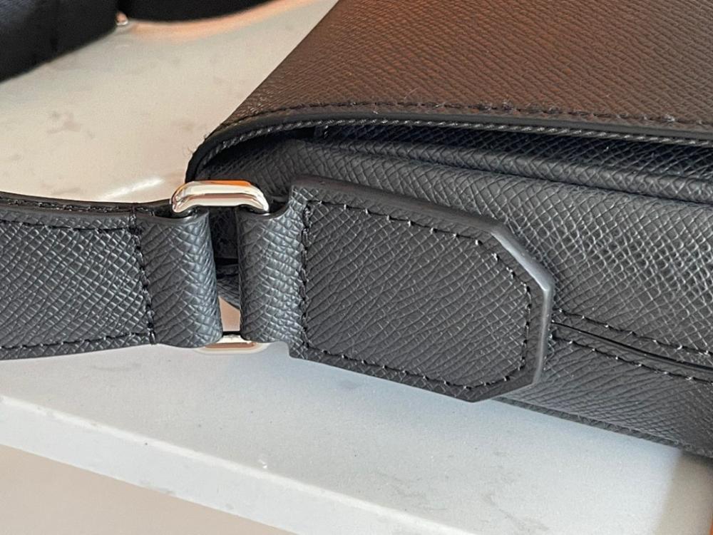 Italian-Inspired Stylish Leather Shoulder Bag 26x20x7cm